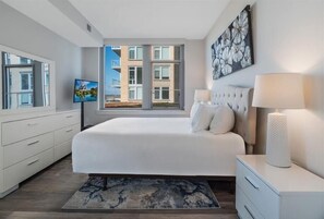 2 habitaciones, escritorio, tabla de planchar con plancha y wifi gratis