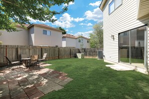 Outdoor dining - 4 Bedrm House - Medical Center (San Antonio)