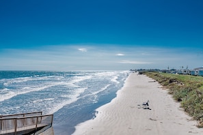 On the beach - Seascape Condo "Beach Beauty"- ON The Beach-Top Floor-Heated Pool/2 Hot Tubs-Ocean Views(2320) (Galveston)