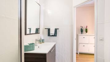 Douche, serviettes fournies