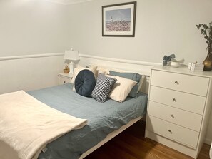 1 dormitorio, tabla de planchar con plancha, wifi gratis y ropa de cama