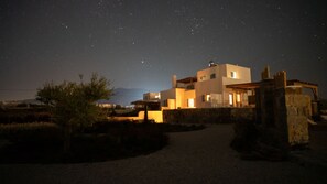 Exterior - Villa Iliaki
Ιδανική για όσους θέλουν να αφεθούν να τους παρασύρει το καλοκαίρι. (ΚΑΣΤΡΑΚΙ)