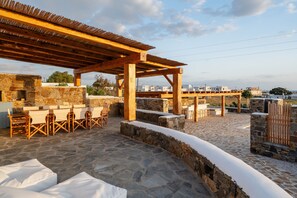 Outdoor dining - Villa Iliaki
Ιδανική για όσους θέλουν να αφεθούν να τους παρασύρει το καλοκαίρι. (ΚΑΣΤΡΑΚΙ)
