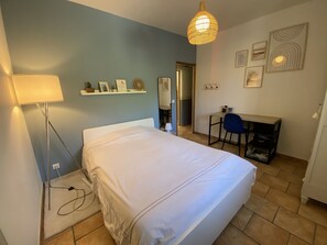 3 bedrooms, iron/ironing board, WiFi, bed sheets - Maison Provençale Dans la Colline de Lisle sur la Sorgue Avec Piscine Privée (L'Isle-sur-la-Sorgue)