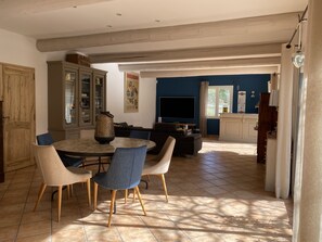 Dining - Maison Provençale Dans la Colline de Lisle sur la Sorgue Avec Piscine Privée (L'Isle-sur-la-Sorgue)