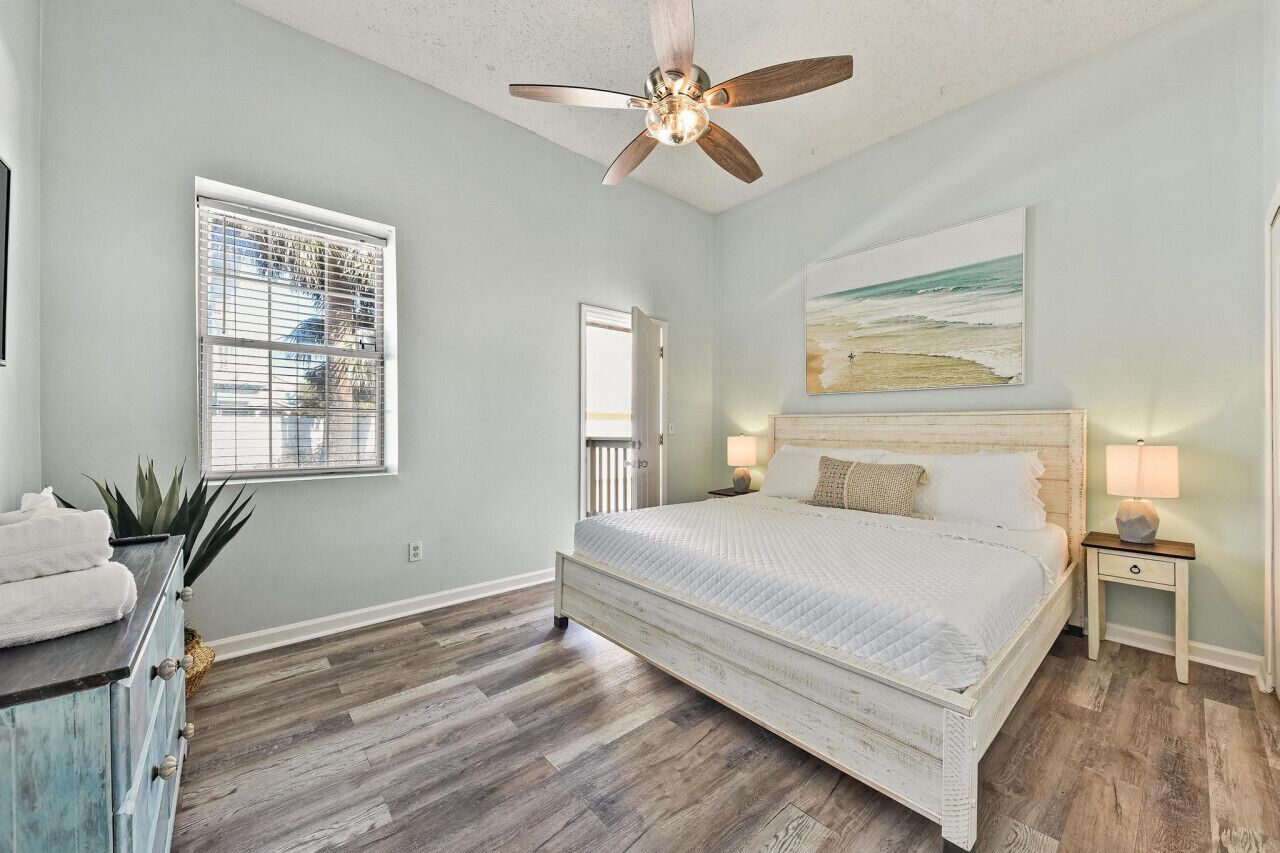 2 室のベッドルーム、デスク、アイロン / アイロン台、  旅行用ベビーベッド