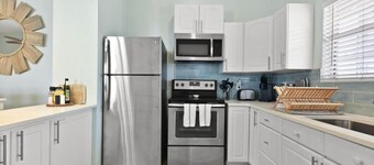 Pink Dolphin | 1 Blk to Beach | Close to Mayo