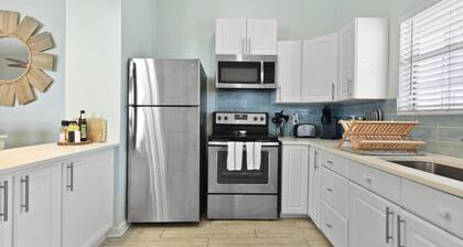 Pink Dolphin | 1 Blk to Beach | Close to Mayo