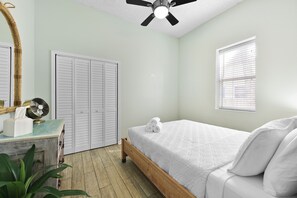 2 bedrooms, iron/ironing board, travel cot, free WiFi