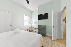 2 bedrooms, iron/ironing board, travel cot, free WiFi
