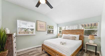 Sunshine House 2|1 Blk to Beach|Close to Mayo