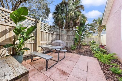 Pink Dolphin 3| Beachside Cottage| Walk Everywhere