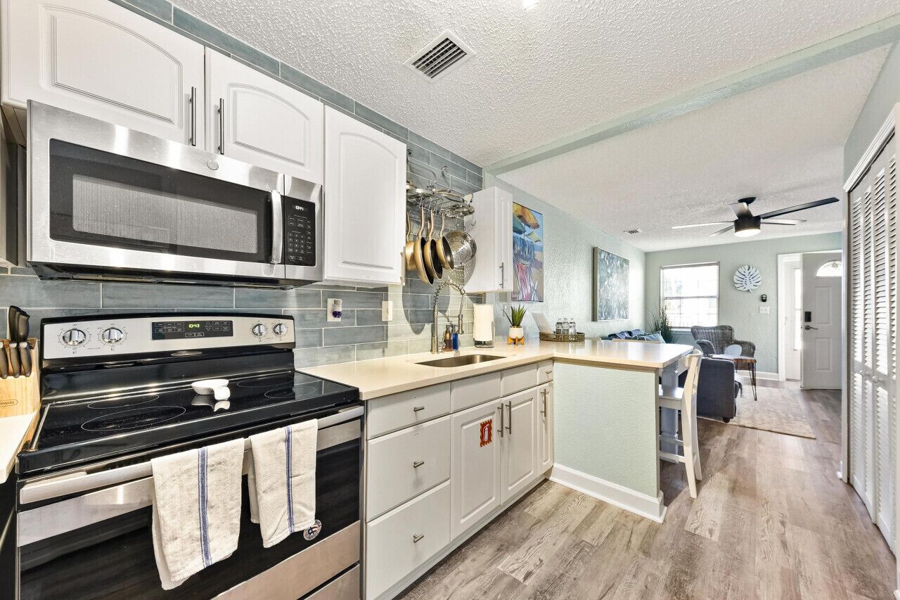 Microwave, oven, stovetop, coffee/tea maker