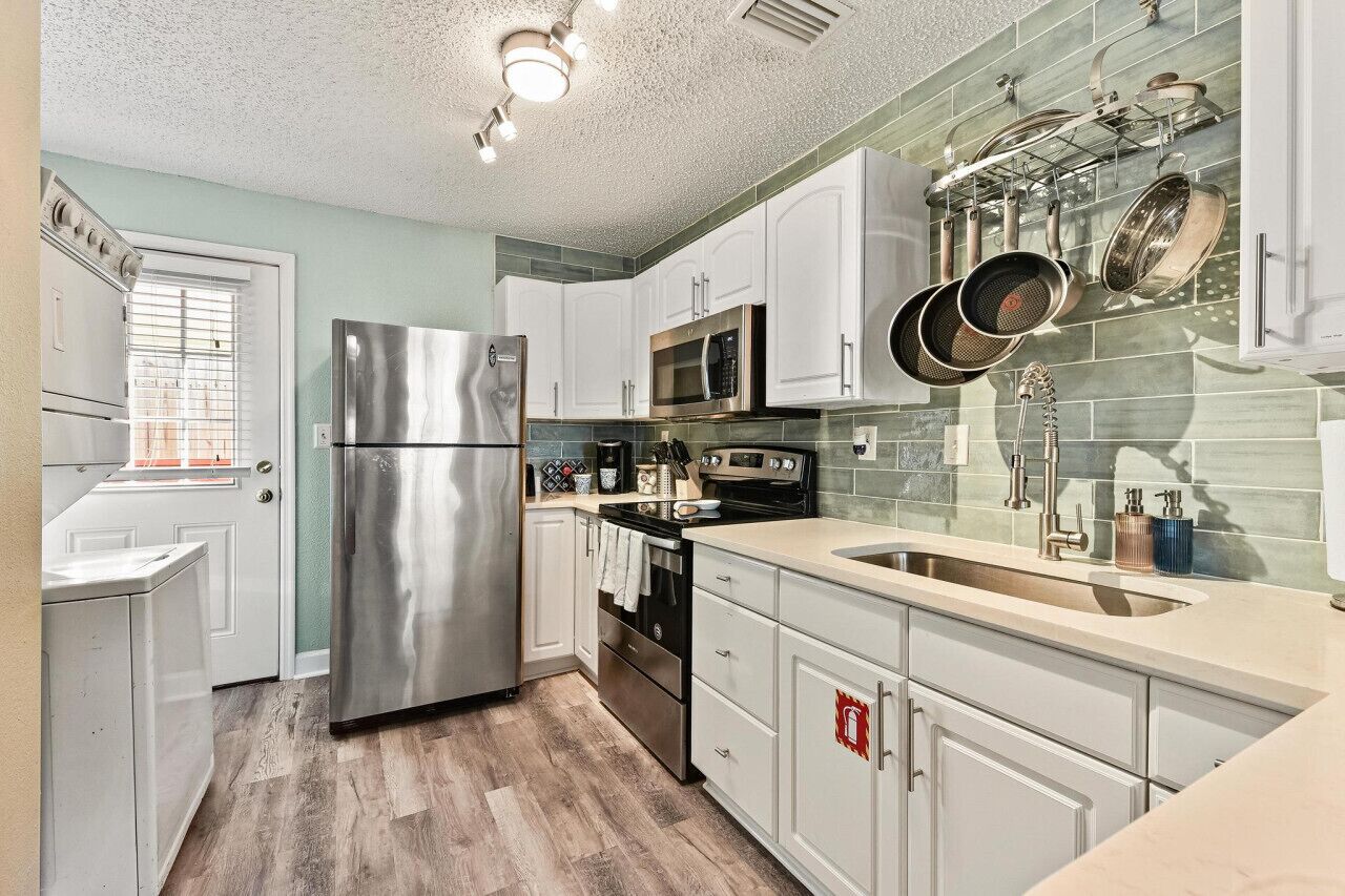 Microwave, oven, stovetop, coffee/tea maker