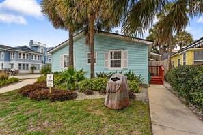 Exterior - Ocean Blue Cottage 2|1 Blk to Beach| Close to Mayo (Jacksonville Beach)
