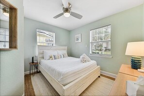 2 habitaciones, tabla de planchar con plancha, cuna de viaje y wifi