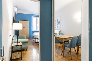 1 slaapkamer, een strijkplank/strijkijzer, gratis wifi, beddengoed