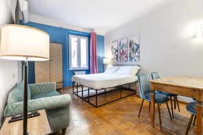 1 slaapkamer, een strijkplank/strijkijzer, gratis wifi, beddengoed