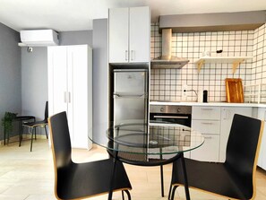 Private kitchen - Mazi Apartments Suite (Mataró)