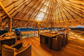 Outdoor dining - Villa Rancho Azul Mins to Palm Beach & Eagle Beach (Noord)