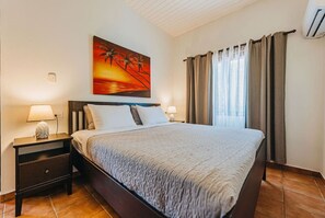 3 bedrooms, desk, iron/ironing board, travel crib - Villa Rancho Azul Mins to Palm Beach & Eagle Beach (Noord)