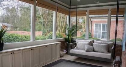 Lakefront Retreat w/ Guest House