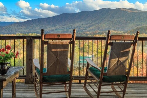 Free Breakfast | Hot Tub | Private Deck | WIFI
