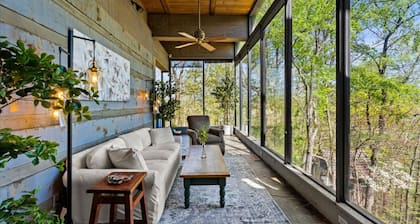 Stunning View |Hot Tub| Private Deck | WIFI