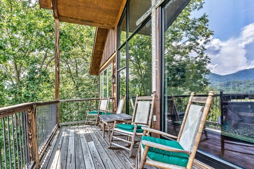 Free Breakfast | Hot Tub | Private Deck | WIFI