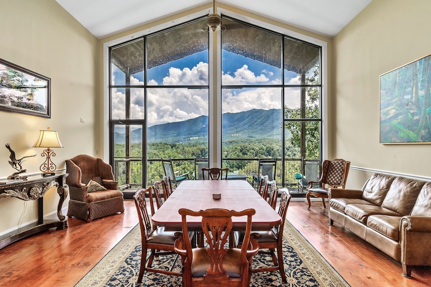 Timeless Haven Chalet Private Hot Tub, Deck And Mountain Views - Maryville, TN