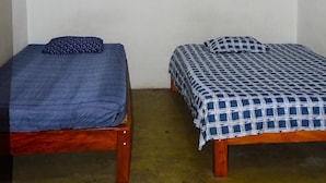 WiFi (free), bed sheets - Hostal Madrid (Tapachula)