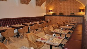 Restaurant - Váralja Home (Budapest)