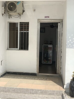 Reception - New Travellers Lodge (Lekki)