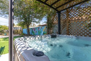 Bain à remous extérieur