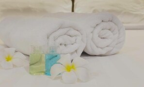 Room | Bilik Mandi | Kelengkapan dandanan diri percuma, pengering rambut, selipar 