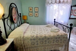 12 bedrooms, iron/ironing board, travel cot, free WiFi - Villa for 28 with Pool (Radicofani)