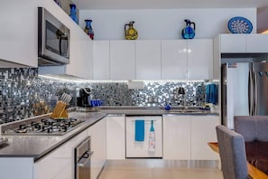 Micro-ondes, four, plaque de cuisson, lave-vaisselle