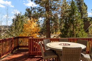 Outdoor dining - Lakeside Paradise Escape w/ Prime Location & SPA (Big Bear Lake)