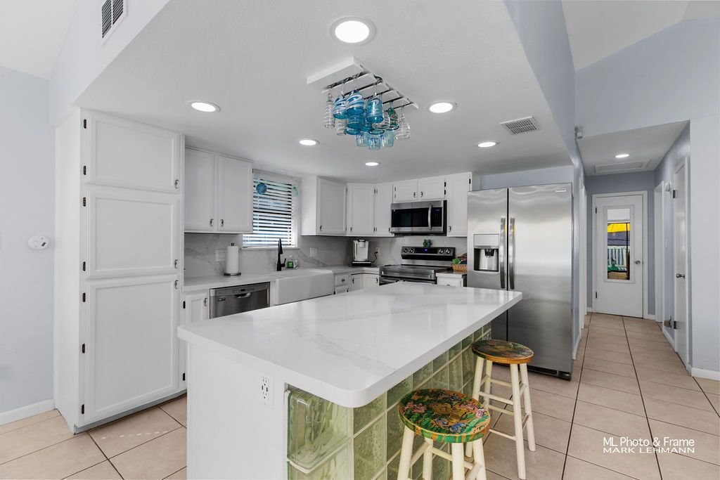 House | Private kitchen | Fridge, microwave, oven, stovetop