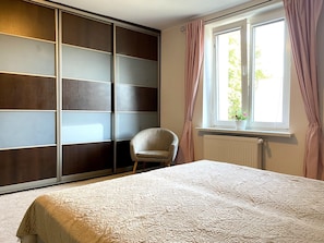 Klassiek appartement, uitzicht op de binnenplaats | 1 slaapkamer, gratis wifi, beddengoed