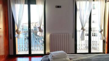 2 slaapkamers, een strijkplank/strijkijzer, wifi, beddengoed