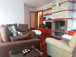 Living area - Mazi Apartments Colón (Vic)