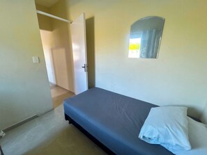 Apartemen Ekonomi | Wi-Fi gratis dan seprai linen