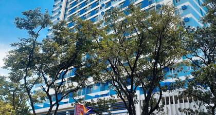 A centrally located condotel in the heart of the city.