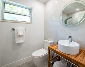 Dusj og hårføner