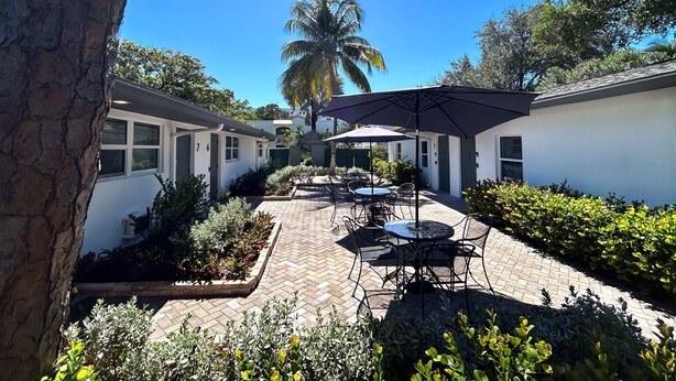 Outdoor dining - Luxury Oasis in Fort Lauderdale (Fort Lauderdale)