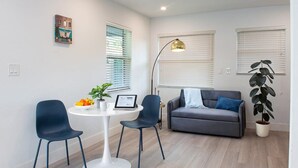 Unclassified image, 5 of 13, button - Stylish Suite with Tub in Fort Lauderdale (Fort Lauderdale)