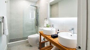 Shower, hair dryer - Luxury Boutique Hotel in Fort Lauderdale (Fort Lauderdale)