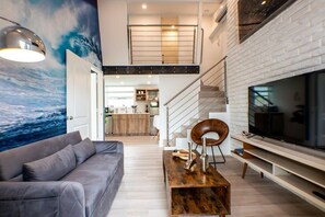 Televisión y oficina 