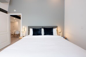 2 bedrooms, desk, iron/ironing board, WiFi